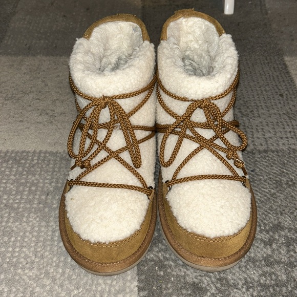 UGG Boots - Picture 4 of 5